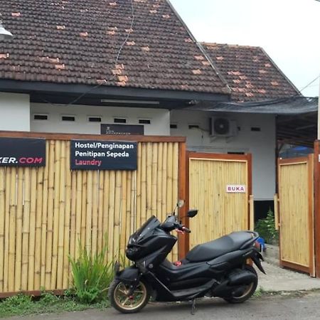 Ijen Backpacker Hostel Banyuwangi  Exterior photo